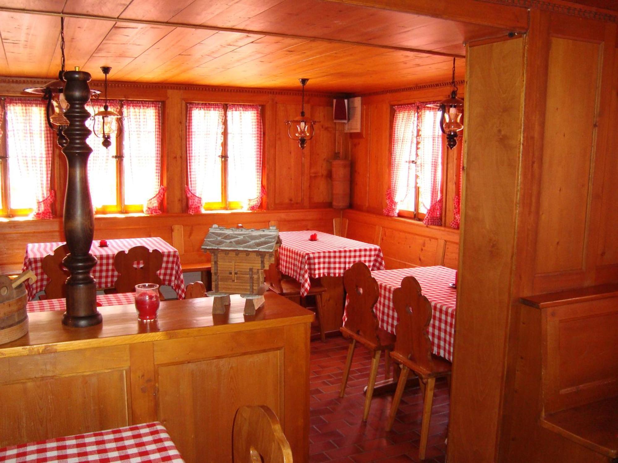 Hotel Restaurant Alpenblick Ernen Екстер'єр фото